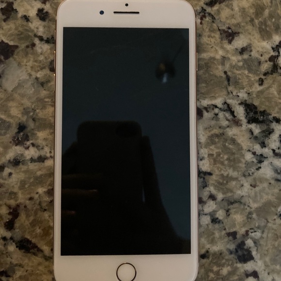 Iphone 8 plus Rose Gold - Picture 2 of 5